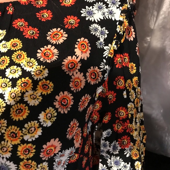 Women’s Multi Colored Daisy Dress Size 8 NWT - Picture 2 of 3